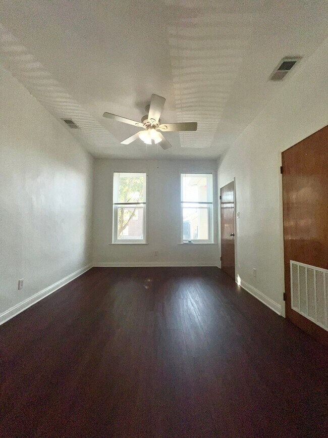 Foto del edificio - 2851 S Emerald Ave