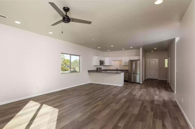 Foto del edificio - Unfurnished, 1-Year Long-Term Rental