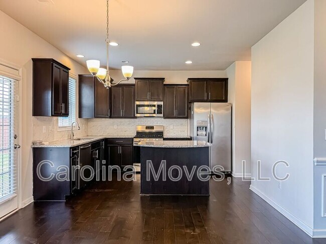 Building Photo - 537 Shrine Ct