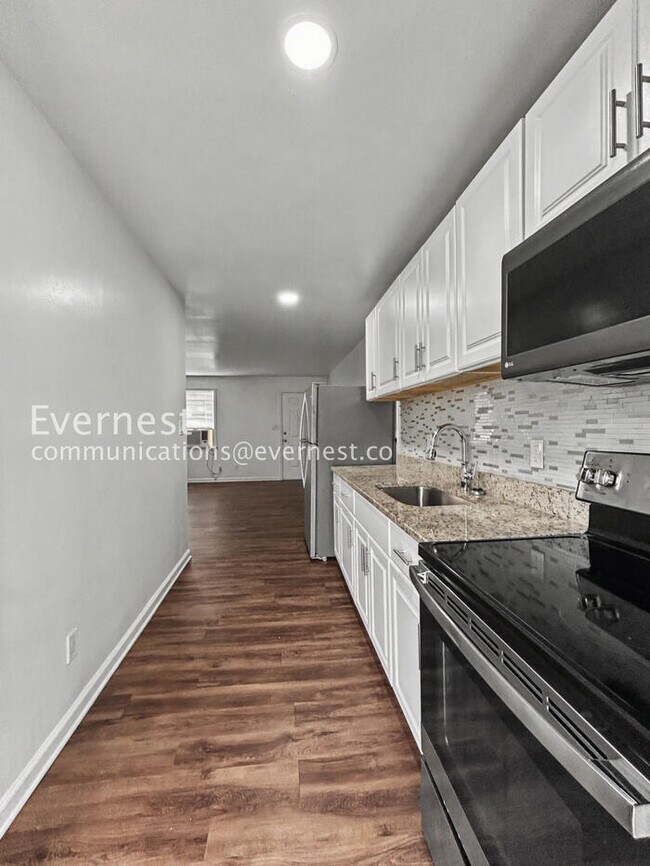 Foto del edificio - 4527 Glade Rd