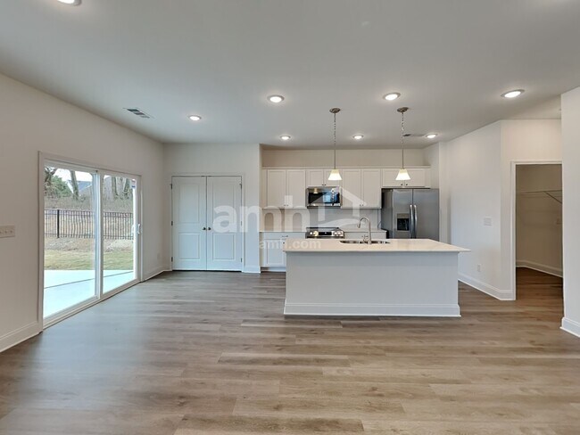 Building Photo - 301 Sharpe Ct
