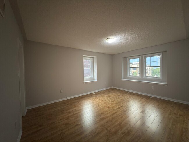Photo du bâtiment - 8828 Sheppard Av E