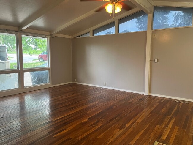 Building Photo - 7422 Northridge Dr