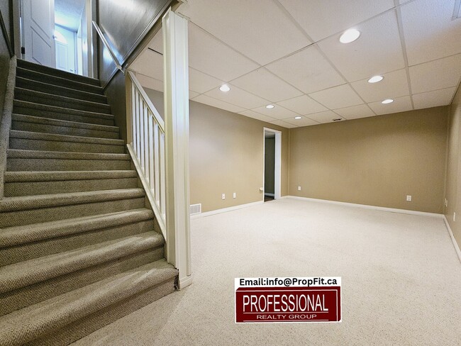 Building Photo - 10976 161 St NW