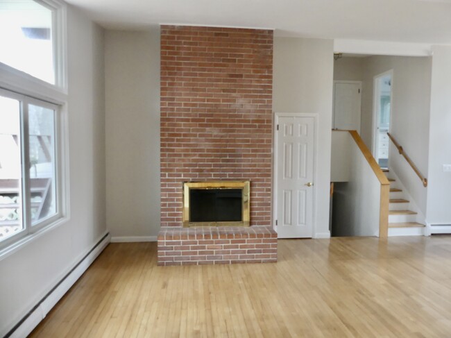 Building Photo - 41 Briarwood Dr