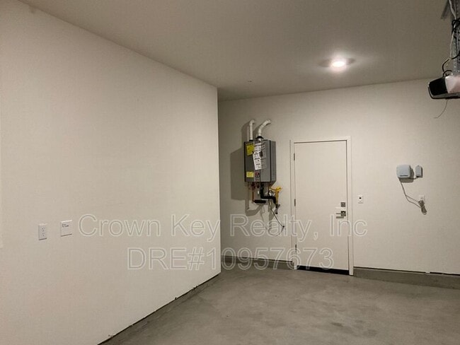 Building Photo - 7236 Diamond Ave
