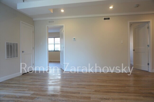 Building Photo - 27 Webster Ave