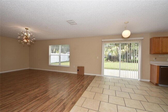Building Photo - 27 Riverdale Ln