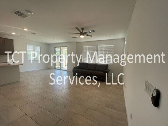 Building Photo - Stunning 4 Bedroom Overlooking Common Area!