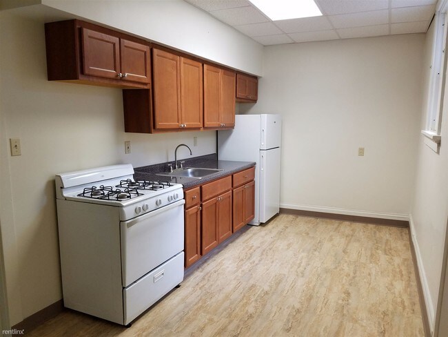 Building Photo - 2 br, 1 bath Apartment - 6374 Forward Avenue