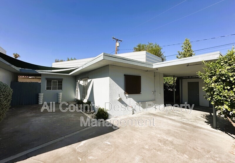 Primary Photo - 546 Calle Abronia S