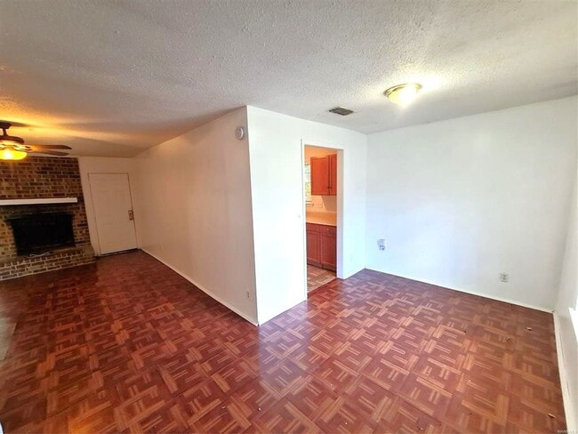 Building Photo - Washer/Dryer Included! No Carpet to worry ...