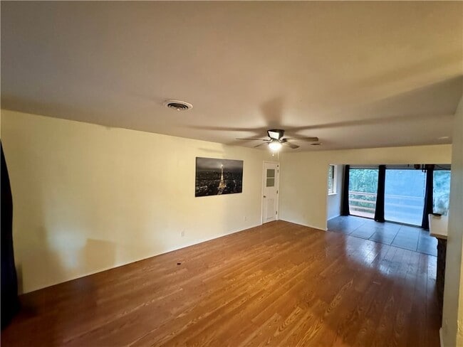 Building Photo - 19 Gore Ln