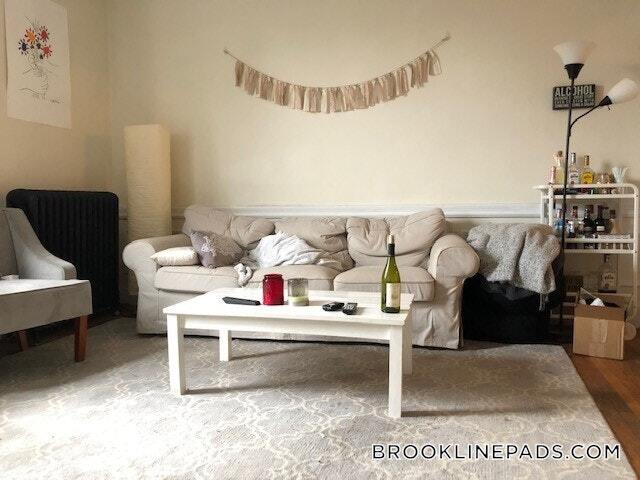 Building Photo - 318 St Paul St