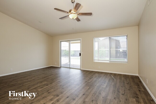 Foto del edificio - 6396 N 81st Dr