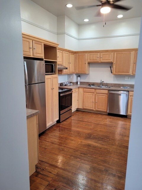 Primary Photo - 420 Hopkins St