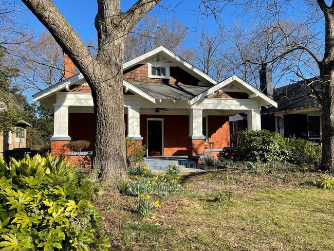 Photo - 301 Elmira Pl NE House
