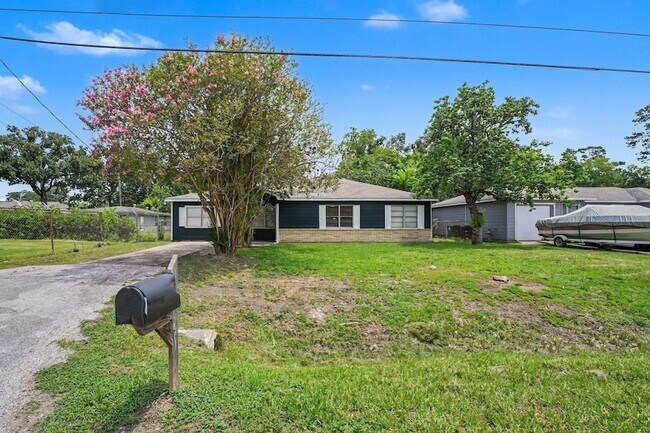 Building Photo - 8433 Woodlyn Rd