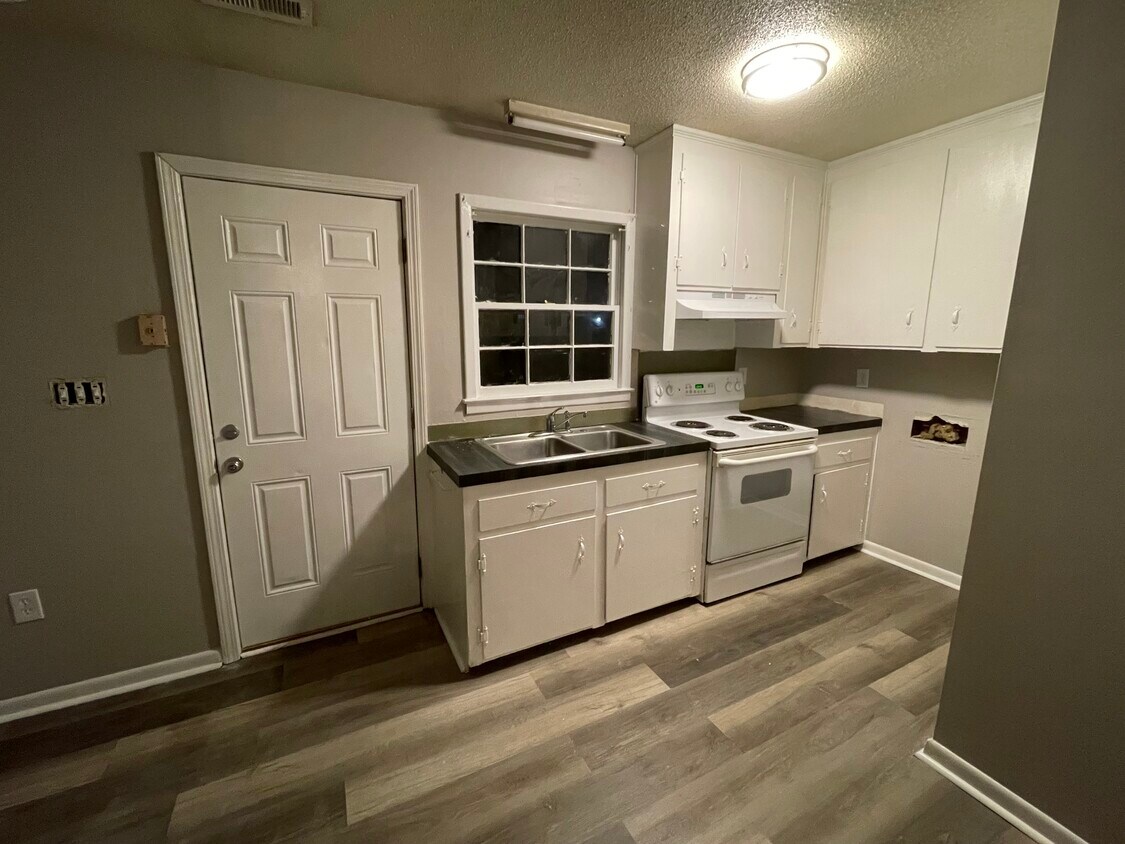 Primary Photo - 8844 Deerwood Dr