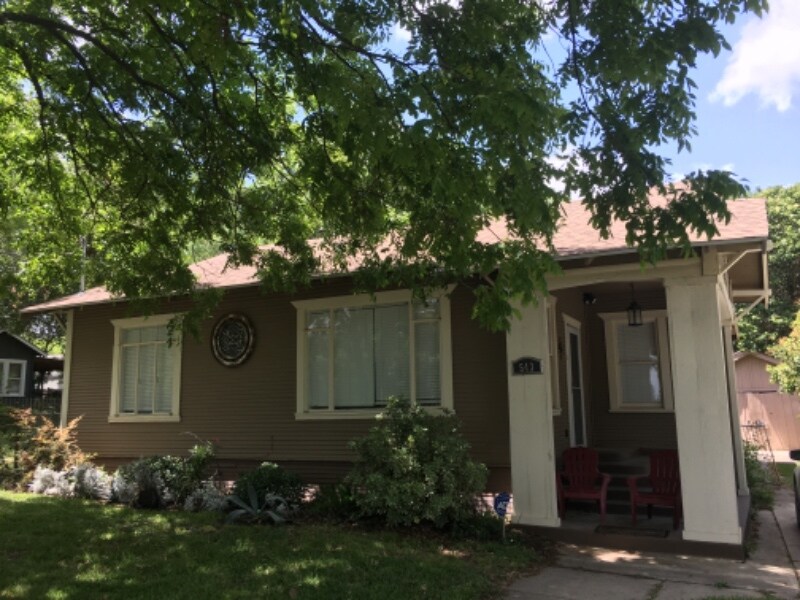Primary Photo - 543 E Huisache Ave