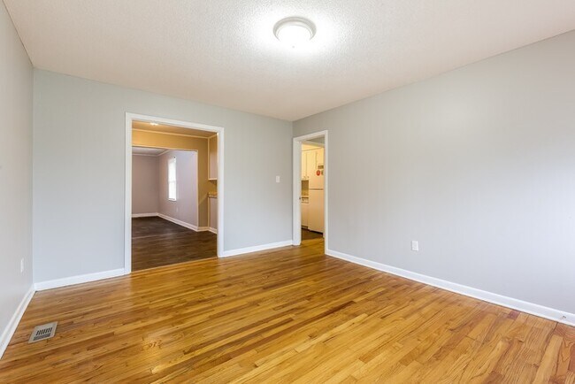 Building Photo - Charming 3 Bedroom Home with Attached Car ...