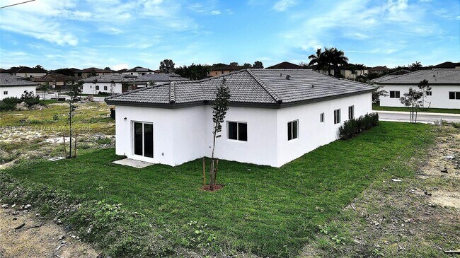 Foto del edificio - 24062 SW 116th Ct