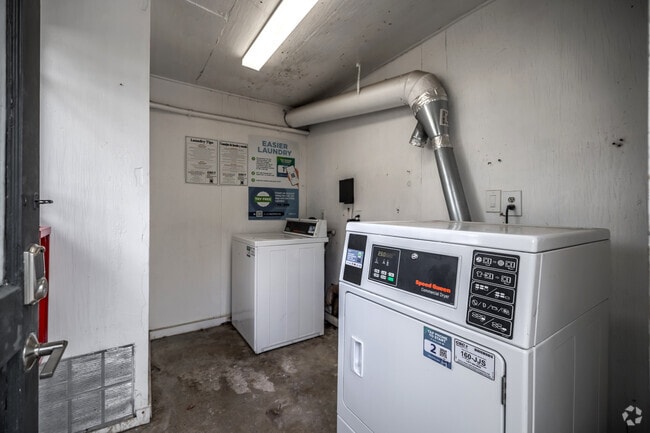 Laundry Facilities - 2006 Sul Ross St, HOUSTON, TX 77098