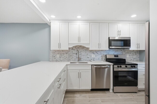 Building Photo - 9292 Vista Del Lago