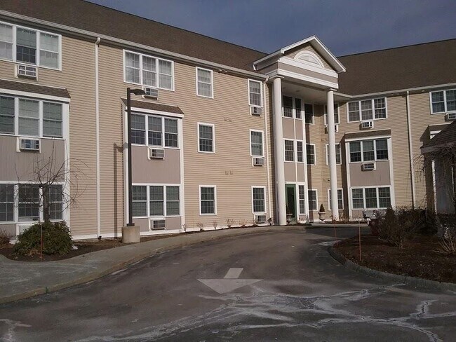 Building Photo - 486 Nashua St
