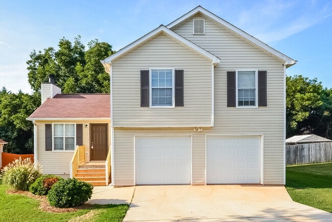 Building Photo - 709 Village Overlook