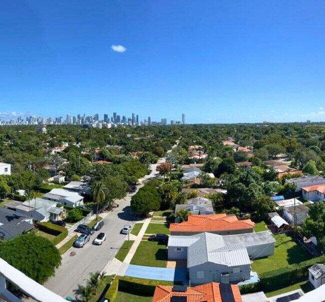 Foto del edificio - 2425 SW 27th Ave