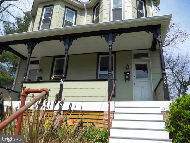 Building Photo - 304 W Cold Spring Ln