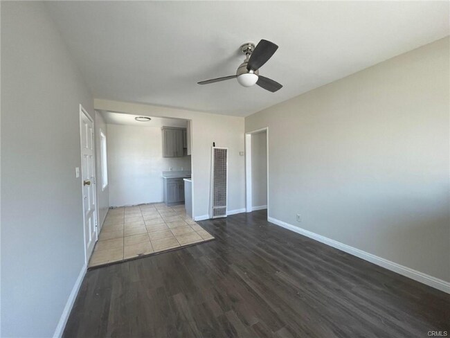 Building Photo - 529 S Cypress Ave