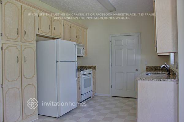 Foto del edificio - 122 Carl Barrett Dr