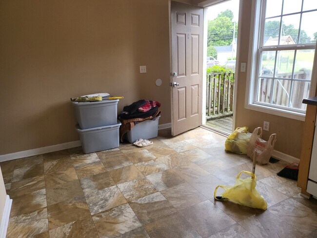 living room - 330 Mcpherson St