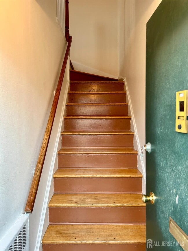 Building Photo - 22 Roselle Ave