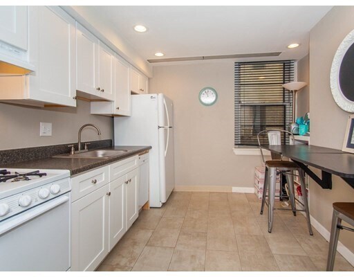 Primary Photo - 1064 Beacon St