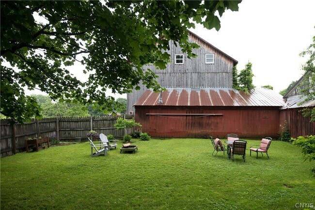 Foto del edificio - 1322 E Genesee St