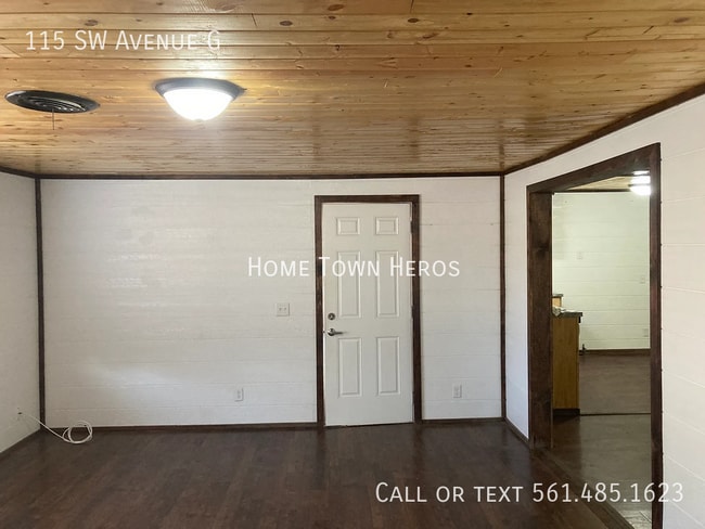 Building Photo - 115 SW Ave G