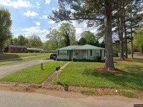 Building Photo - 700 Glenwood Rd