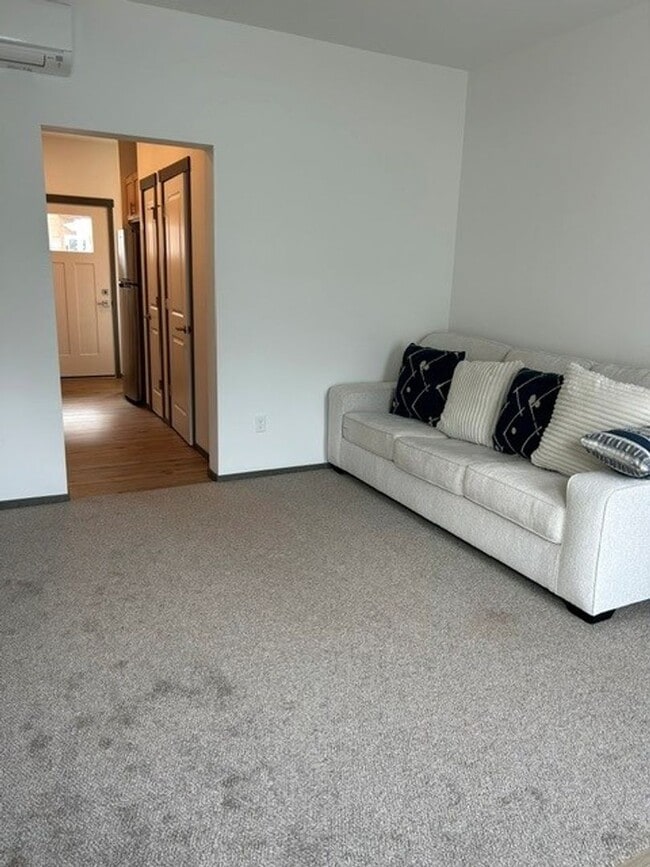 Building Photo - Windergreen Townhome