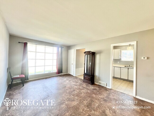 Building Photo - Bright 2-Bedroom Multiplex Unit with Parking in London!