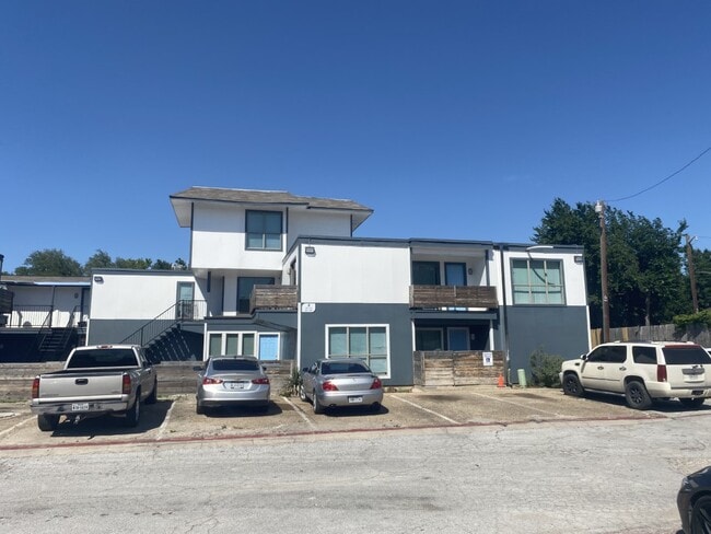 Building Photo - Cal West