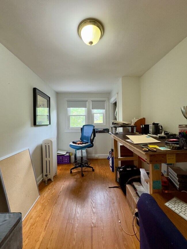 Building Photo - Spacious 3-Bedroom Townhome with Modern Am...