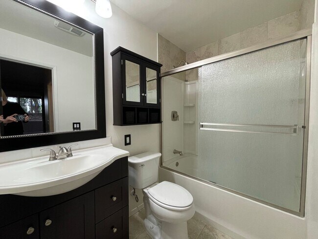 Building Photo - Spacious Dual Master in Laguna Niguel