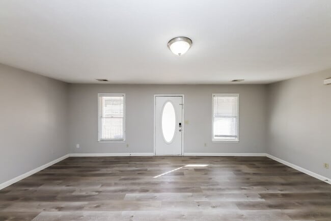 Building Photo - 350 Anna Ave