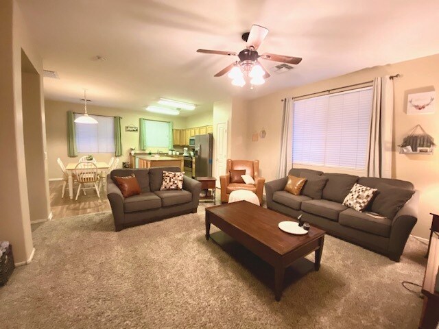 Foto del edificio - 3747 E Sebastian Ln