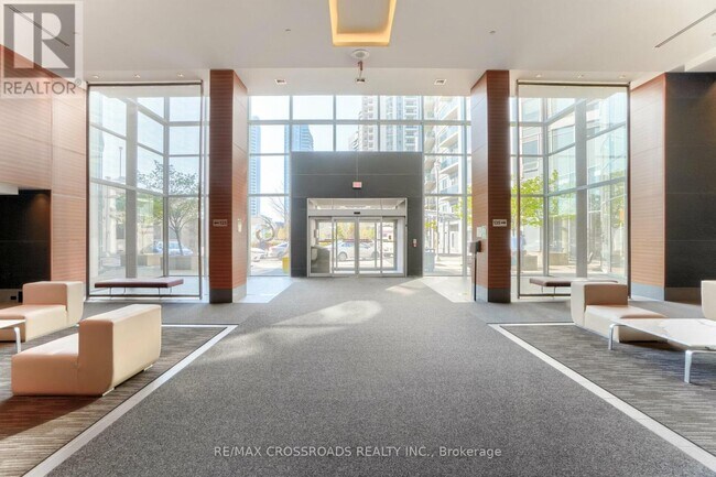 Building Photo - 2306-125-1125 Village Green Square