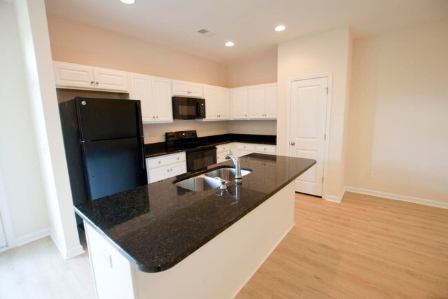 kitchen - 34B Rivers Point Row