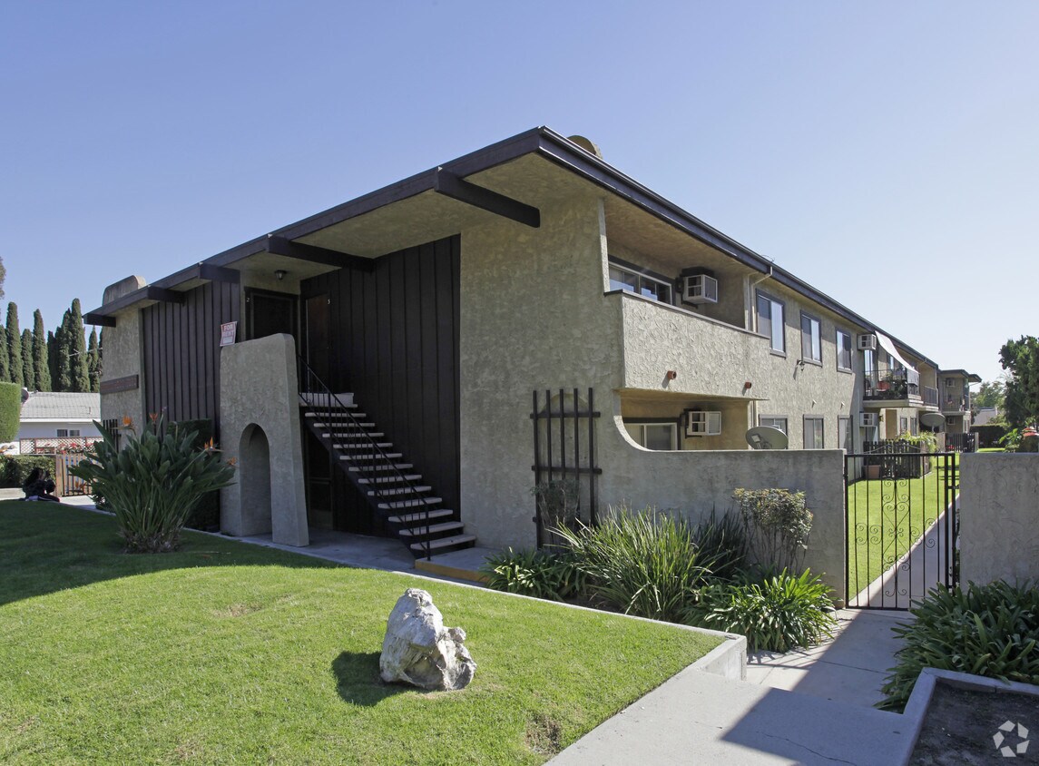 Building Photo - 3232 W Orange Ave